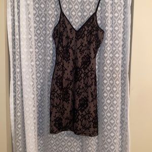 LACE BODYCON DRESS